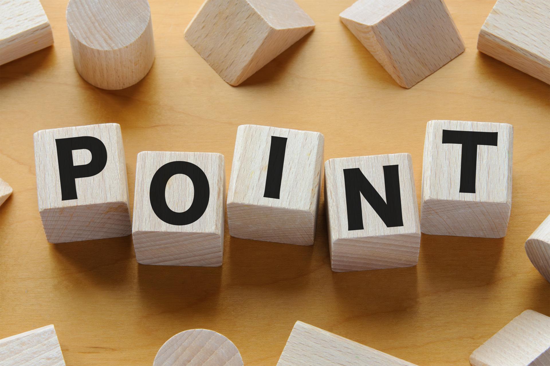 POINTと書かれたキューブ5つ