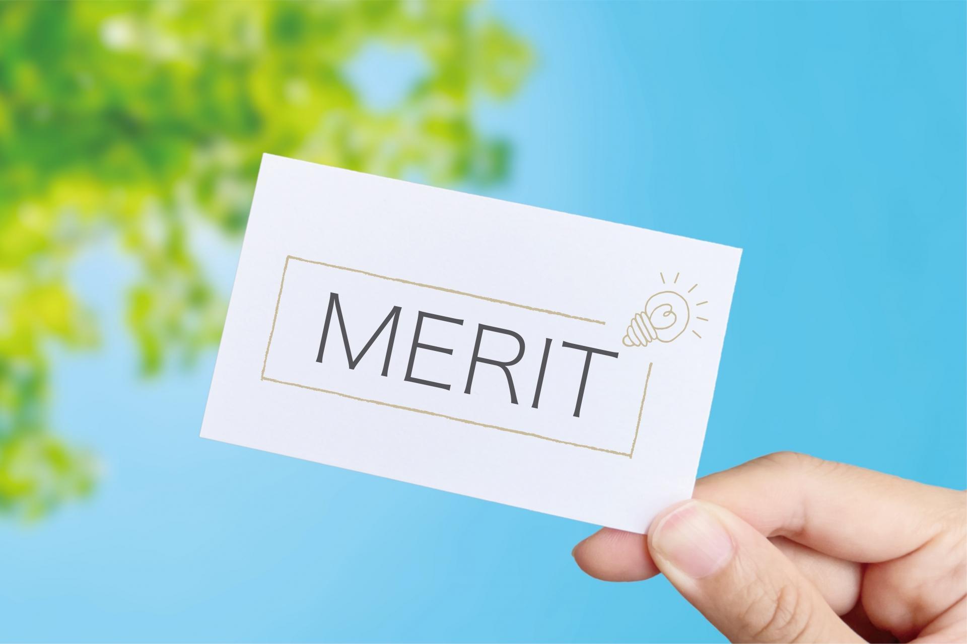 MERITと書かれたカード